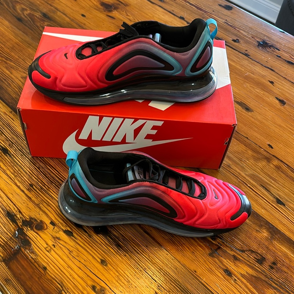 Nike Air Max 720 “Red Gradient” University Red Blue Fury, Size 13, Excellent